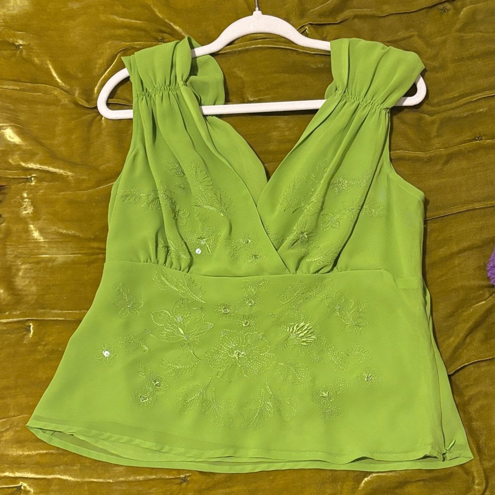 Embroidered V-Neck Sleeveless Camisole in Lime Green